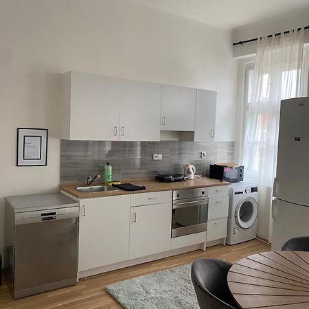 Roomy Apartment Close To Palmovka Прага Екстериор снимка